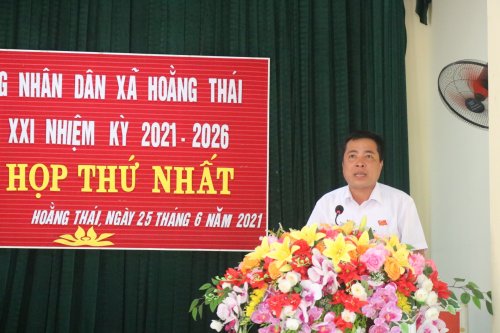 Đồng chí Trịnh Hữu Vui- Chủ tịch UBND xã Hoằng Thái phát biểu tại kỳ họp.jpeg